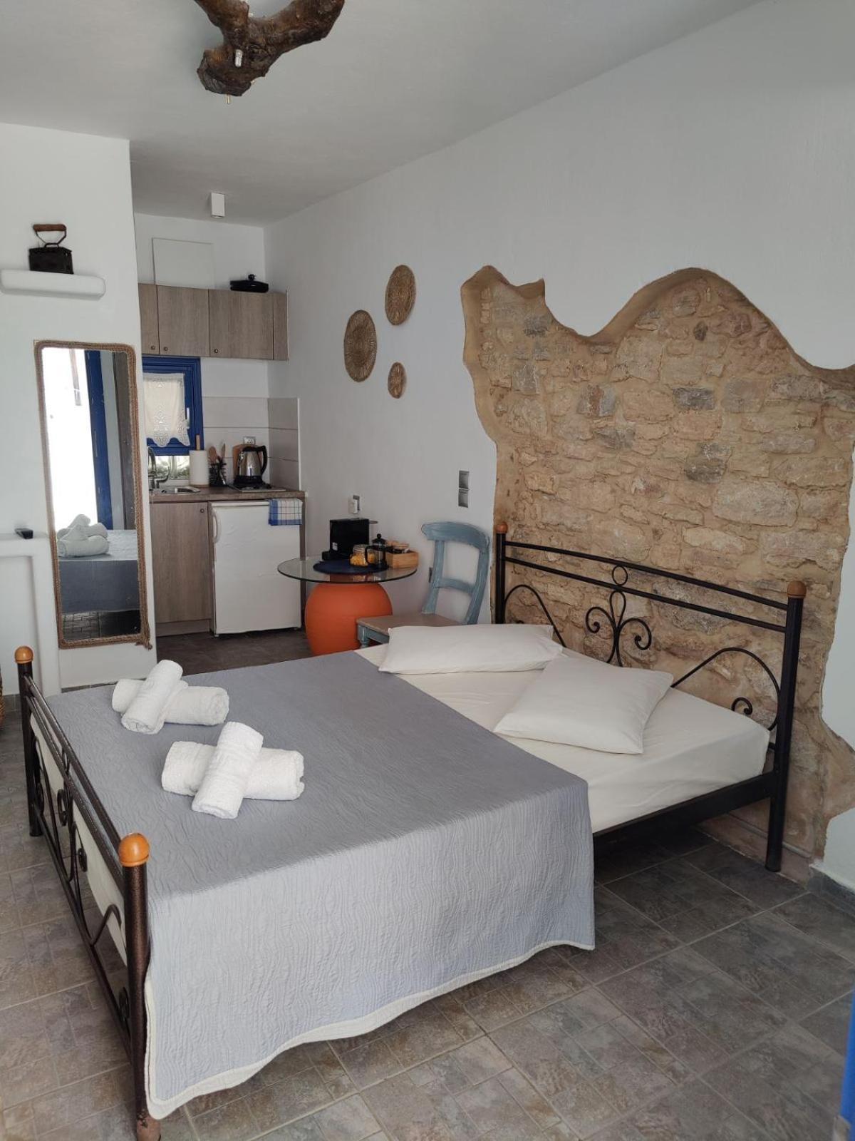 Margarita'S Rooms Folegandros Town Экстерьер фото