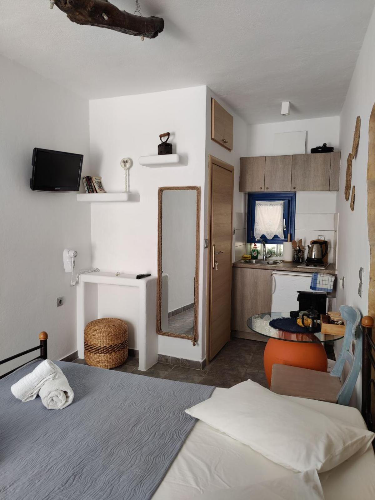 Margarita'S Rooms Folegandros Town Номер фото